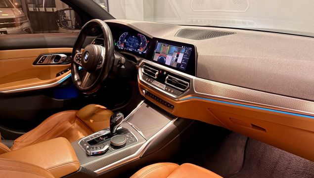 BMW 330i