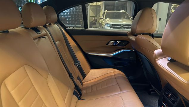 BMW 330i